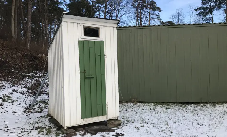 Utedo finnmarkstunet.jpg