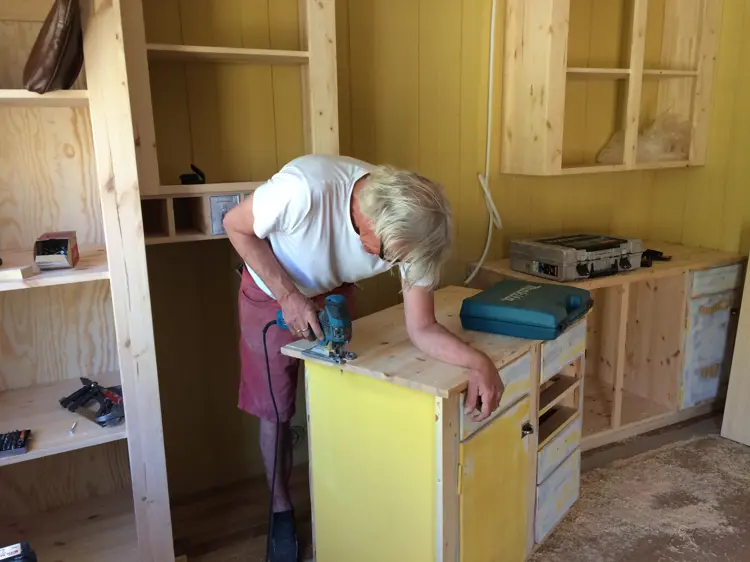 montering kjoekken dronningens barndomshjem