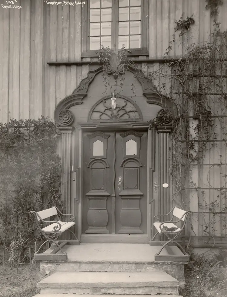 Hoveddør Bakke Gård