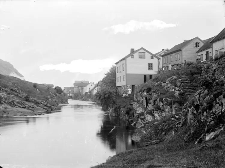 Sogndalstrand 4, Linolje