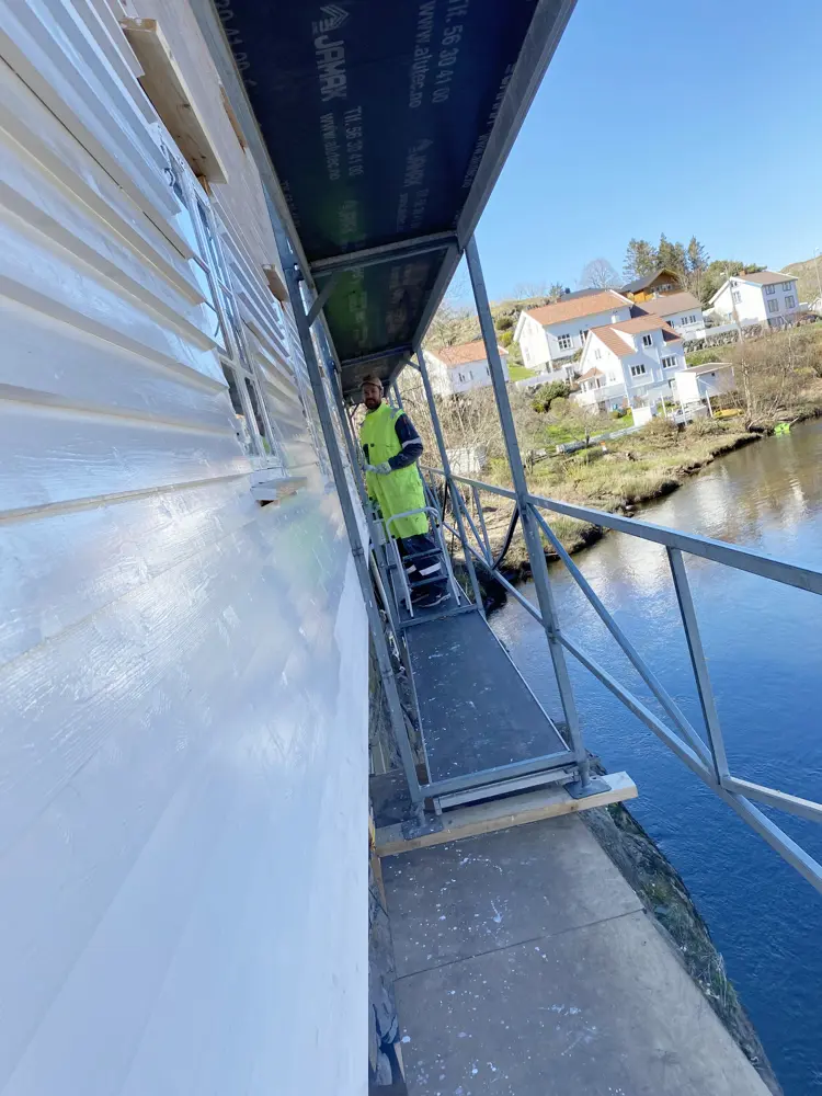 Male Med Linolje I Sogndalstrand (1)