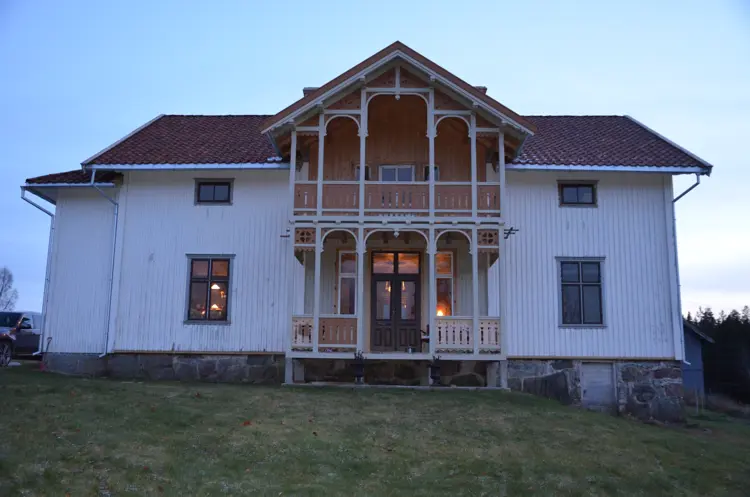Hovedhuset med veranda