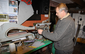 Blikkenslagermester Lars Eriksen. Foto: Christer Stenby