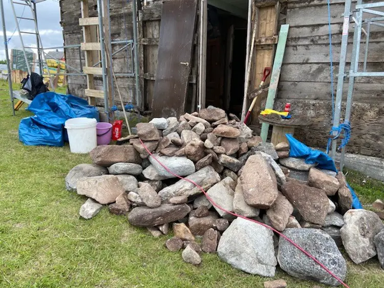 Stein Gravd Ut Fra To Rom I Forberedelse For Stubbloft