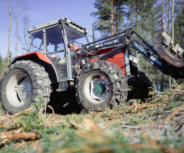 Traktoren-som-brukes-til-lunning.-Foto:-Bygg-og-Bevar
