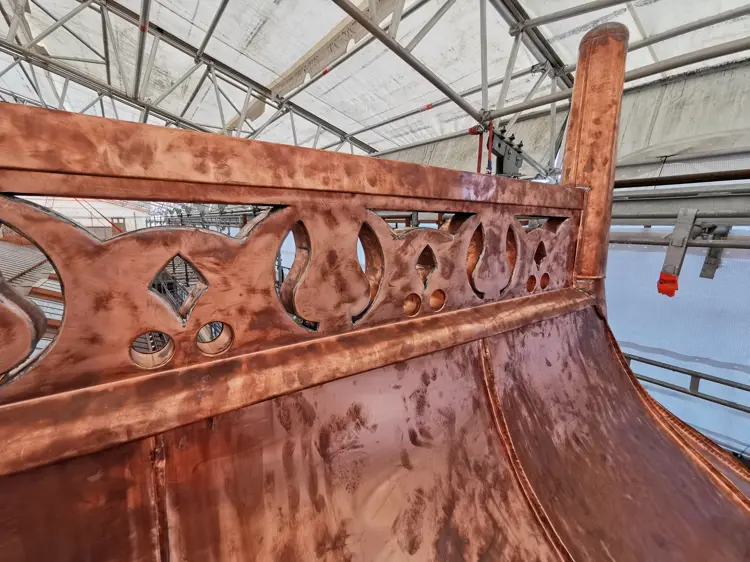 Dekorasjon på toppen av arkene. Foto: Karlsen og Nordseth as.