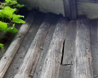 Halvkløyving, kledning på uthus av bakbord.