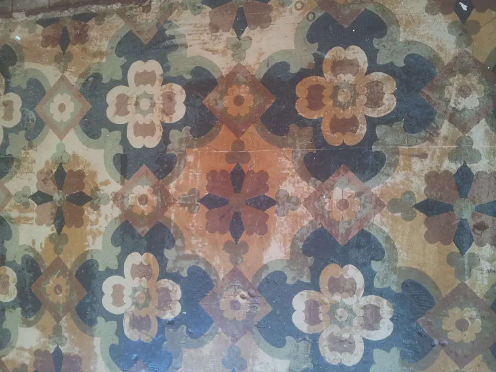 Gammel, original linoleum med skader. Foto: Ulf Styren