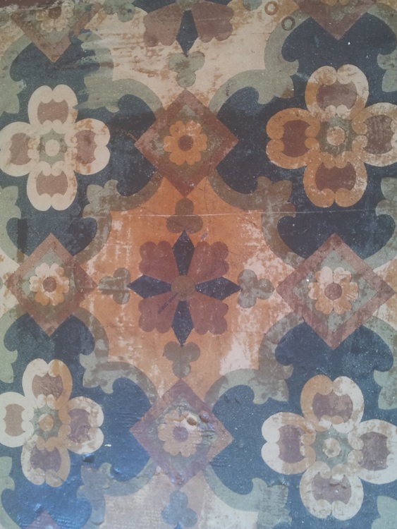 Gammel, original linoleum med skader. Foto: Ulf Styren