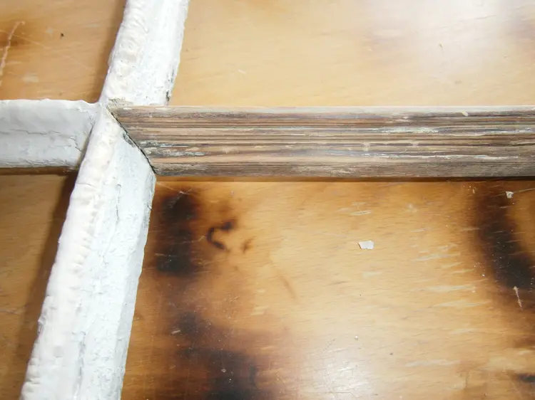 Tykke malingslag skjuler forseggjorte profiler. Foto: Byggeskikksenteret