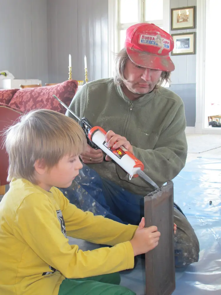 7 Det er alltid en fordel å være to - du vil nok få bruk for en håndsrekning underveis. Foto: Norske Hjem