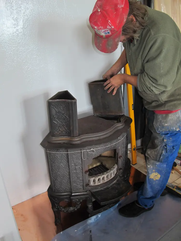 16 Endelig i gang med etasjene! Det er best å sjekke at delene passer før du kitter. Foto: Norske Hjem