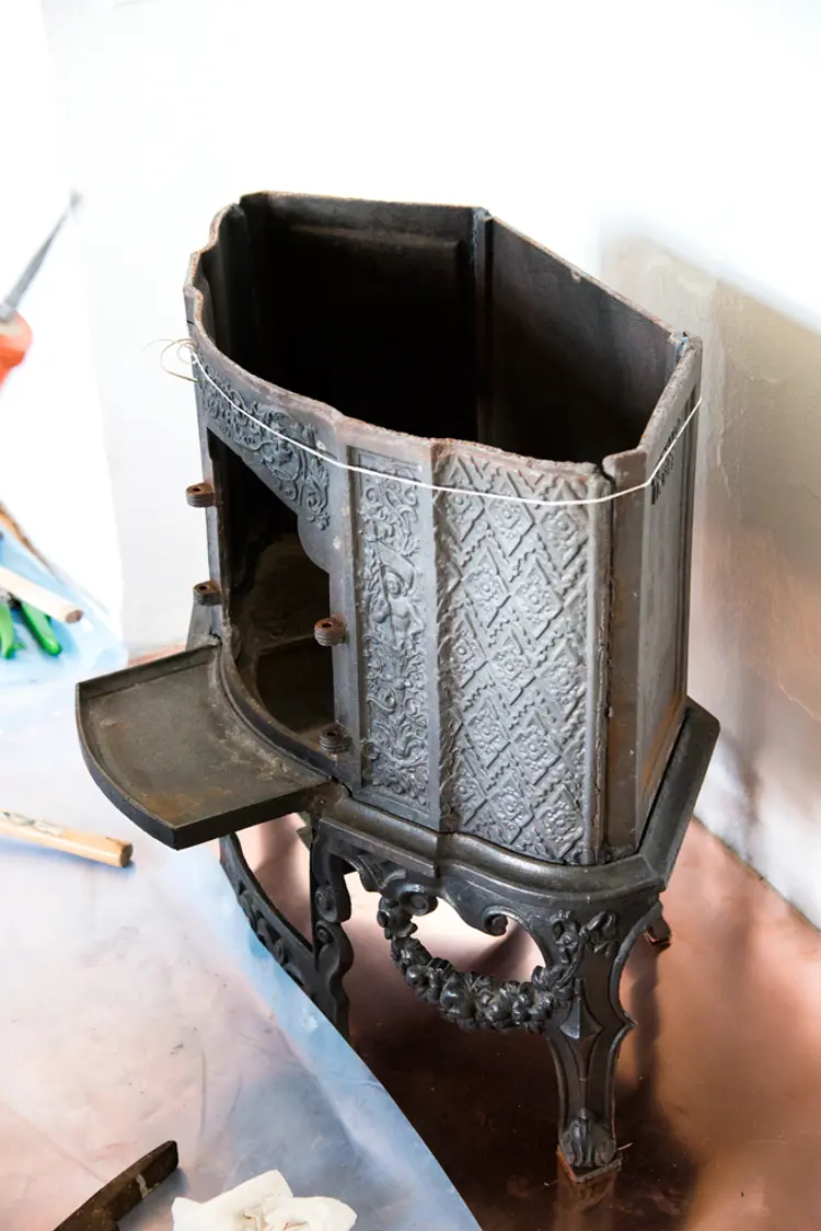 9 Det kan være lurt å sikre etasjen med en snor før den «låses» når neste ovnsplate legges på. Foto: Norske Hjem