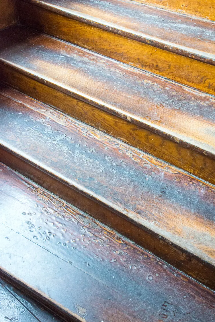 Oljede gulv kan boble, som her. Foto: Norske Hjem