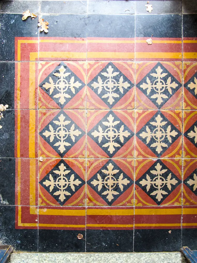 Fliser i gang fra rundt år 1900. Foto: Norske Hjem