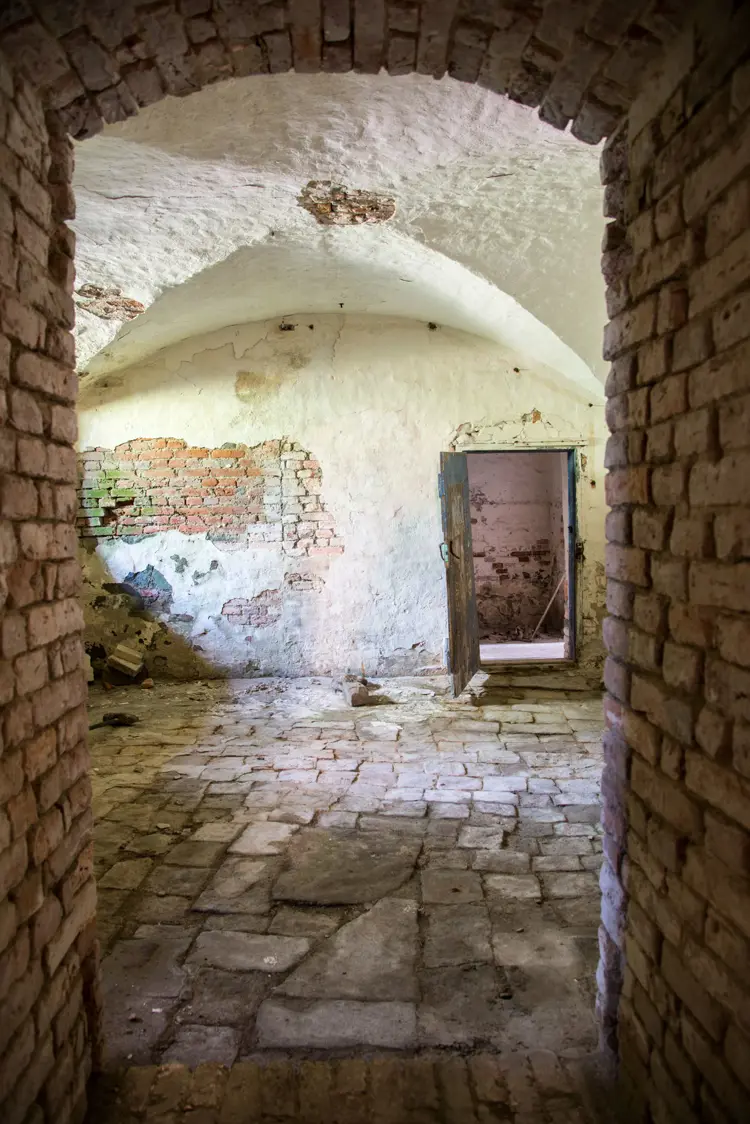 Steingulv-kjeller,-fra-1600-tallet.-Foto:-Norske-Hjem