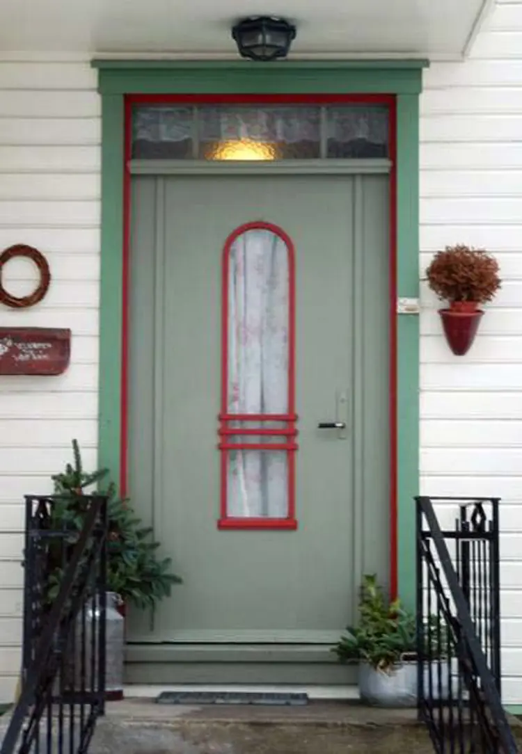 Funkis-dør med bruk av glass i geometriske grunnformer. Foto: Ivar Ole Iversen, Byggeskikksenteret i Flekkefjord
