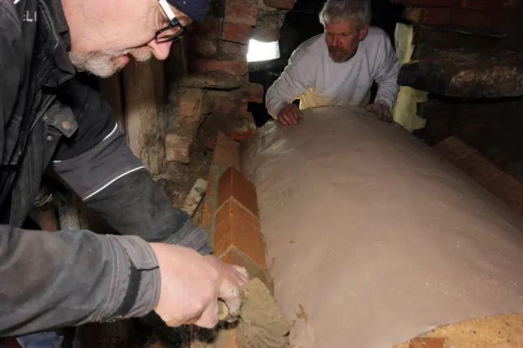 Muring av hvelvet. Foto: Terje Granås, Bygningsvernsenteret i Aust-Agder