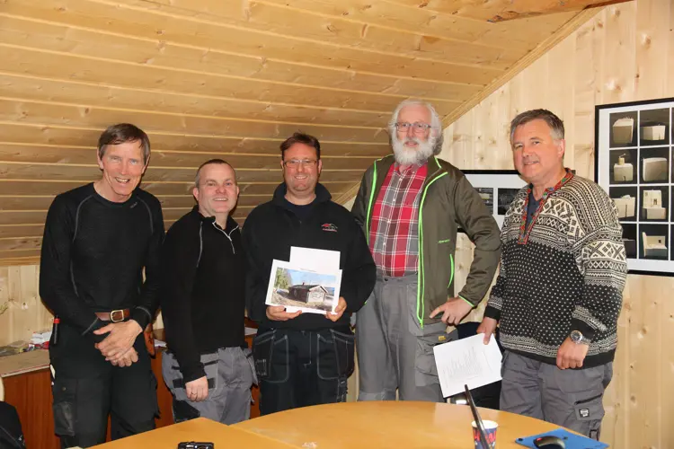 Rapporten er ferdig og deltakerne er samstemte om innholdet. Fra venstre Steinar Moldal, Bjarte Husa, Per Hillern, Ole Hermann Hollerud og Gunnar Danielsen