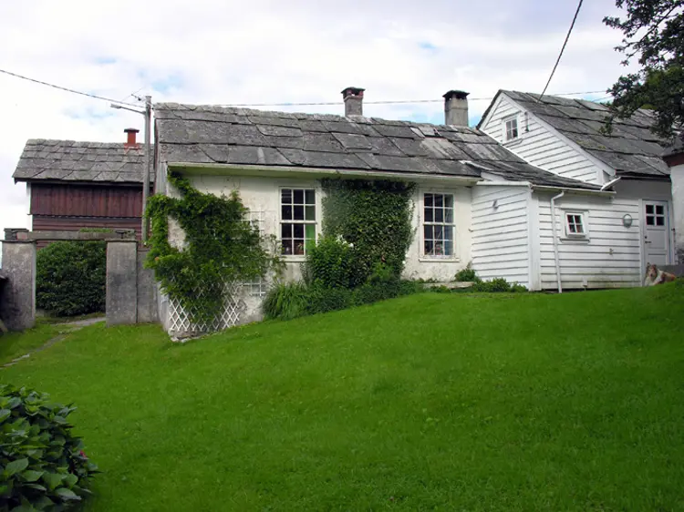 Einstebøvollgarden i Sveio, bygd i 1832. Foto: Helge Haugen