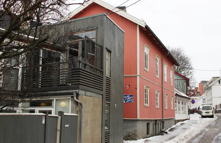 Nybygg og gammelt på Rodeløkka. Foto: Hilde Fossum Sundre