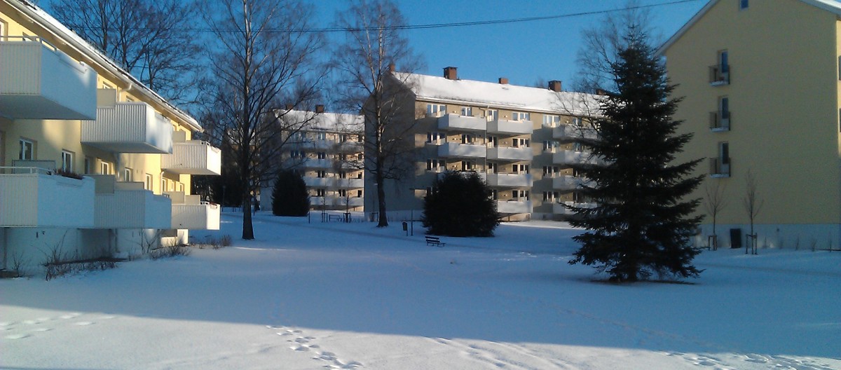 I mellom blokkene var det plass til lek og adspredelse. Foto: Hilde Fossum Sundre