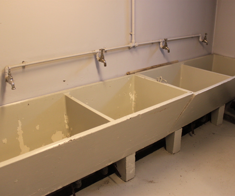 Kjelleren er utstyrt for folk som mener alvor med klesvasken ... Foto: Hilde Fossum Sundre