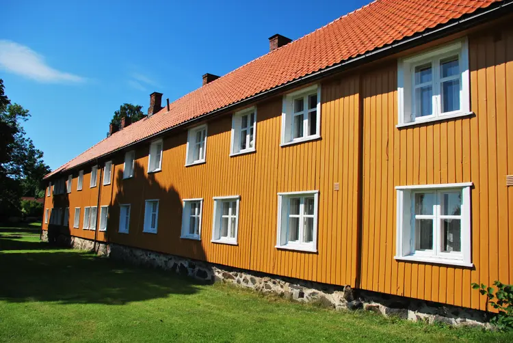 Mannskapsbrakker ved Gamle Horten gård i Vestfold. Foto: Kulturminnefondet
