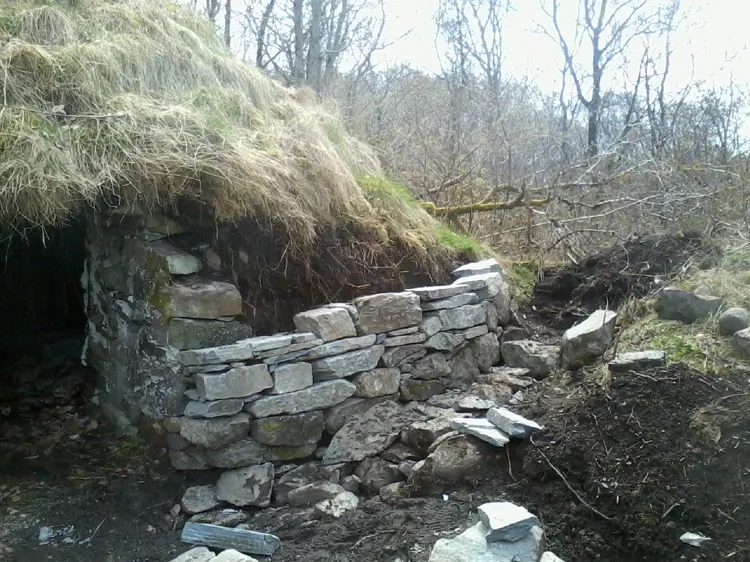 Bildet viser gjenoppmuring. Foto: Ole Kristian Kjenes