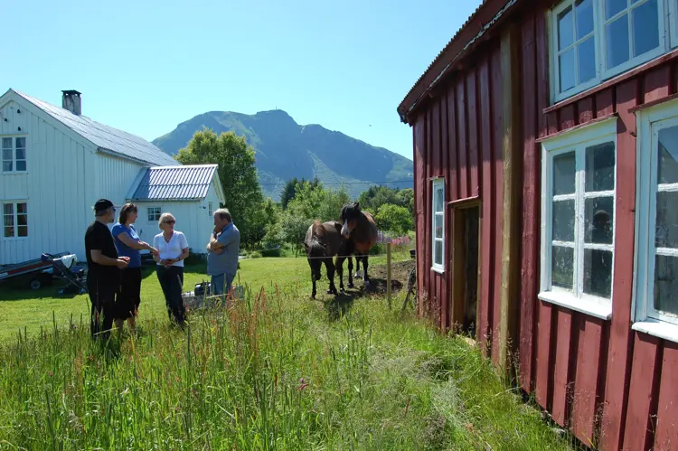 Det er viktig at arbeidet som skal gjennomføres er tenkt godt igjennom på forhånd. Kontakt med både håndverker og lokal forvaltning må inn tidligst mulig i prosessen. Foto: Norsk Kulturminnefond