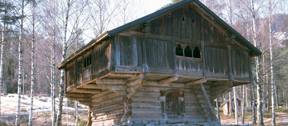 Staveloftet fra Ål i Hallingdal bygget i 1324, Hallingdal Folkemuseum. Foto: NIKU