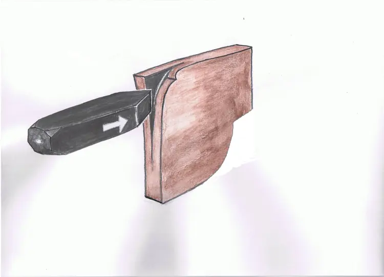 Delen Av Øksen Som Skal Bli Eggen Meisles Opp . Eggstålet Legges Inn I Dn Kløyvde Delen , Deretter Smisveises Delen Sammen.