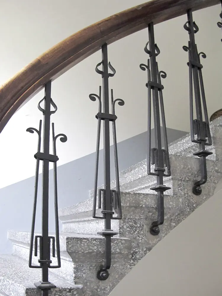 Smijernsrekkverk i bygård, 1905, Ålesund