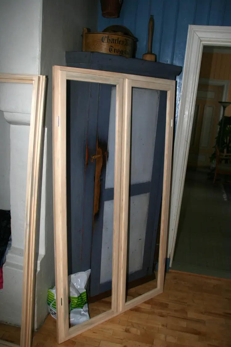 Løs ramme med nye innervinduer. Foto: Ola H. Fjeldheim