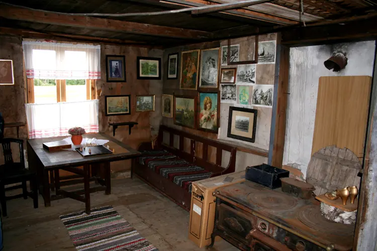 Atmosfære som dette kan ikke skapes, den bare oppstår etter som årene går Bare å sverte ovnen vil endre inntrykket radikalt. Foto: Ola H Fjeldheim