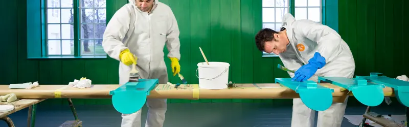 Verdigris er et kobberpigment som man får ved å behandle kobber med eddiksyre. Pigmentet gir en karakteristisk grønnfarge etter noen uker. Foto: Statsbygg