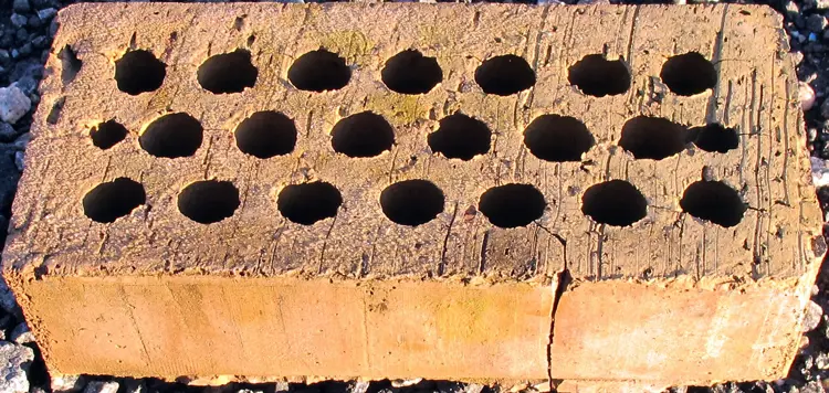 Både fasadetegl og murtegl kan leveres som hulltegl. Foto: Claes Lampi 