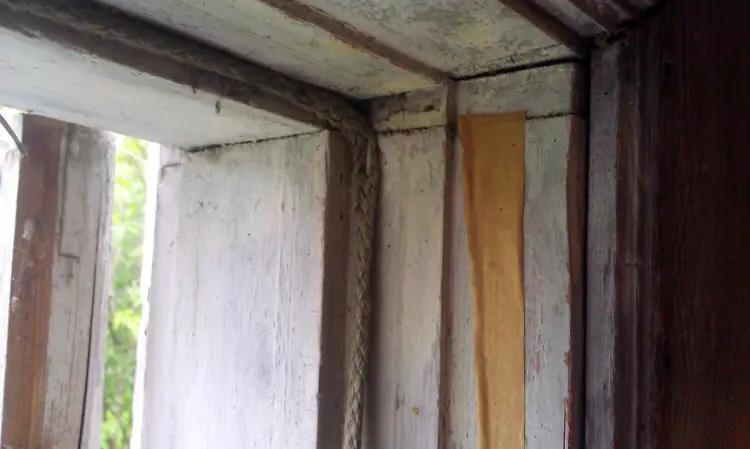 Når du runder hjørnet må man være nøye med å få tetningslisten godt plassert. Foto: Kristoffer Darj