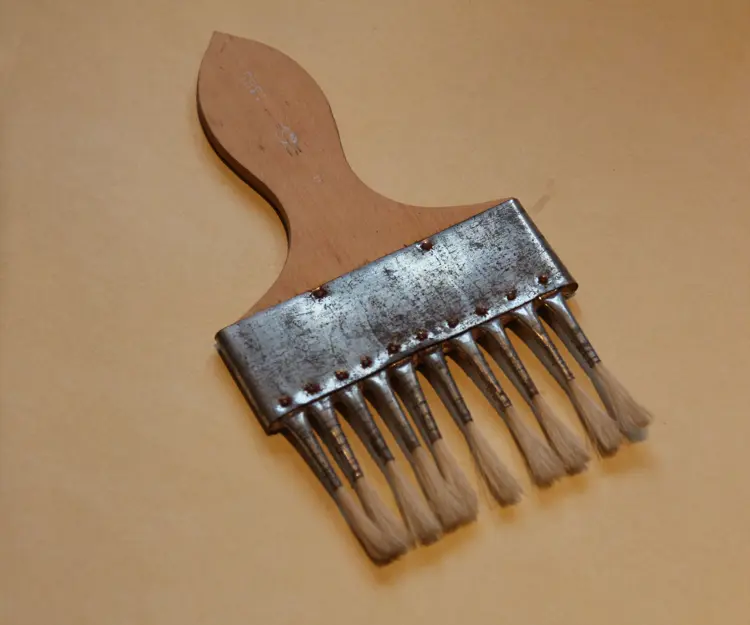 Gaffelpensel Av Lys Svinebust Som Brukes I Ådringsarbeider