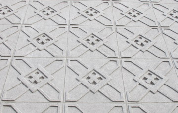 Detalj av dekorert fasade med mineralittpuss. Årstad vgs Foto: Beting Consult as