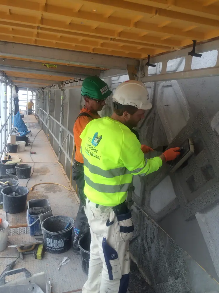 Pussarbeid er håndarbeid Foto: Flis & Mur as