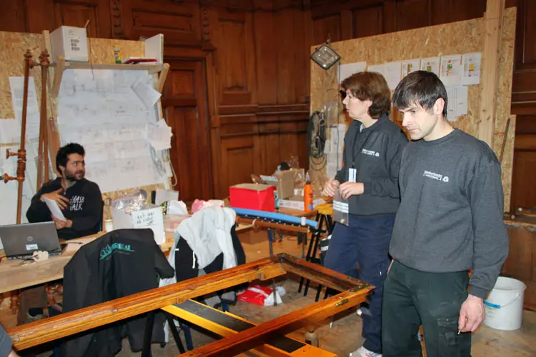 Faglige diskusjone og planlegging er viktig. Ilker Dursum, Hanne Bjørk og Mikkel Hald. Foto: Frank Rosvoll