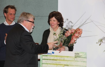 Hanne Bjørk fra Møbelverkstedet Restaurering mottar Bygg og Bevar-prisen 2012