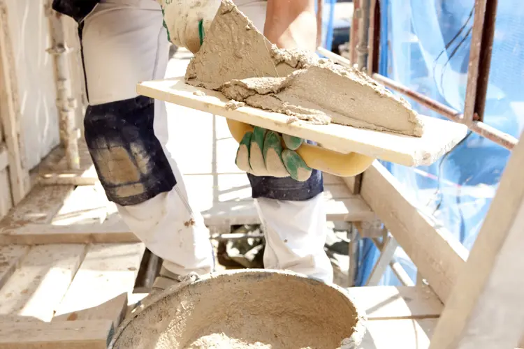 Murer i arbeid. Foto: Weber Norge