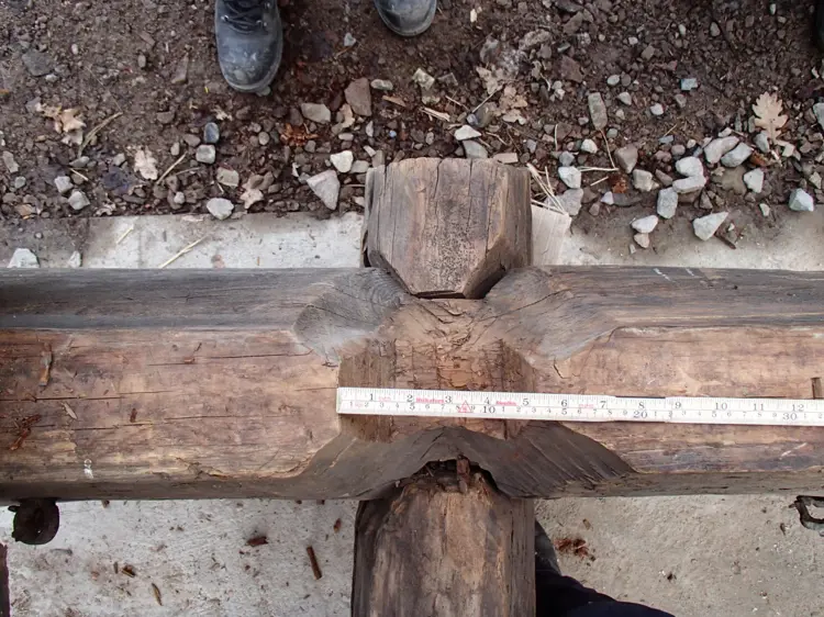 I det eldste tømmeret er det mer stilrent. Lafteknute, Heimtveiten