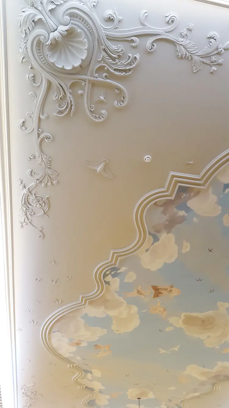 Rokokkosalen på Gand Hotel i Oslo. Gipsdekoren er laget av gipsmaker Peter van der Ent og takmaleriet er utført av malermester Axel Dahlgren og medarbeidere. Foto: Peter van der Ent