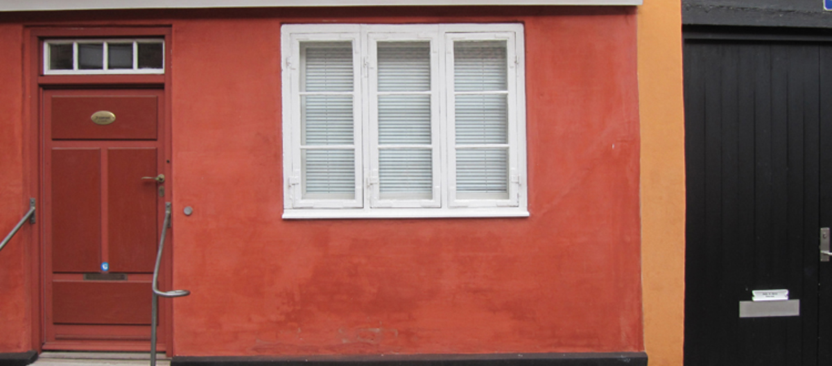 Det lille røde huset har kalket fasade. Foto:Weber-Norge