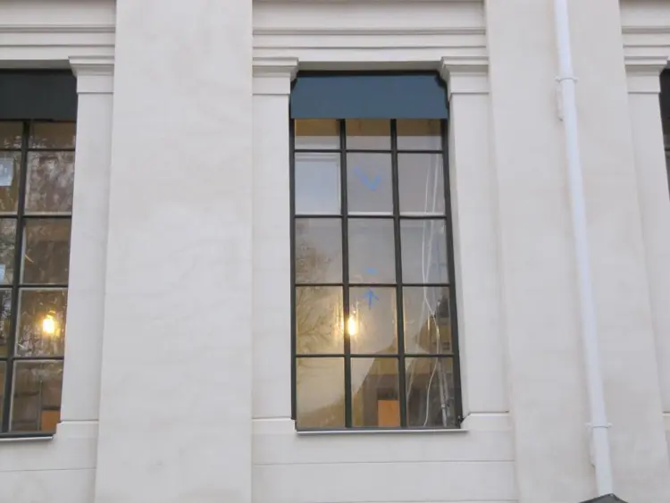 Domus Media, levende overflate med dybde og crazzing. Foto: Weber-Norge