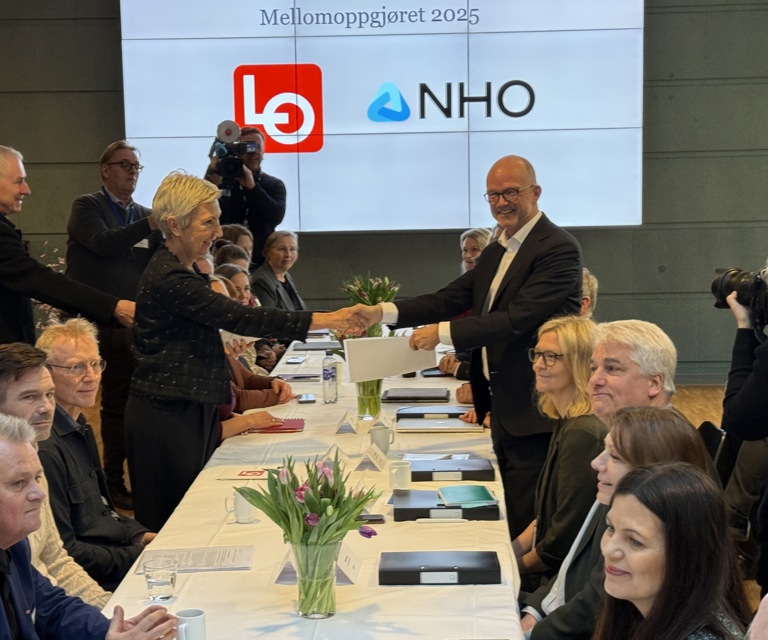 Loennsoppgjoer-kravsoverlevering-foto-NHO-Byggenæringen