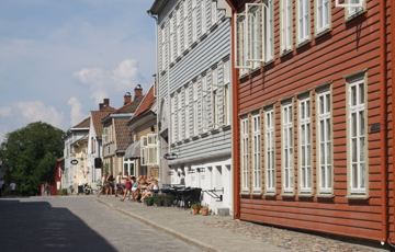 Trehusene i Gamle Fredrikstad er en opplevelse for besøkende Foto: CEWG